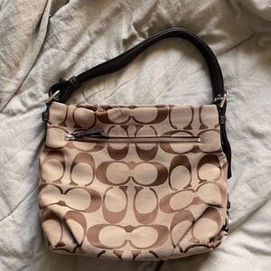 Designer-Pattern Canvas Shoulder Bag in Beige/Brown
